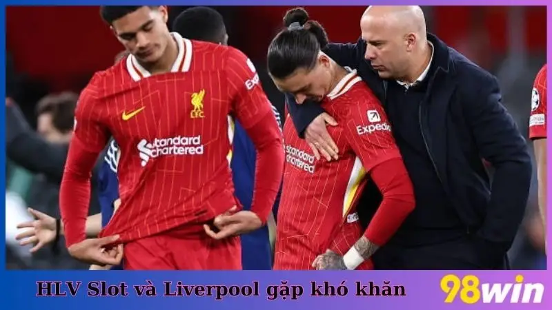 HLV Slot và Liverpool đang gặp nhiều thách thức phía trước